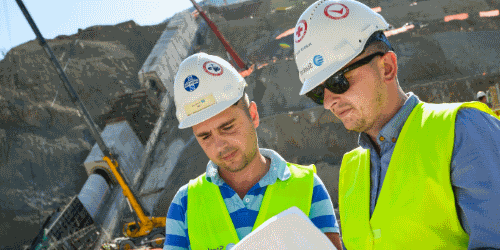 Workers at construction site. (Photo: Eduard Pagria)